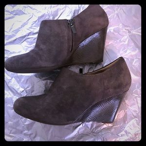 Clark’s brown wedges